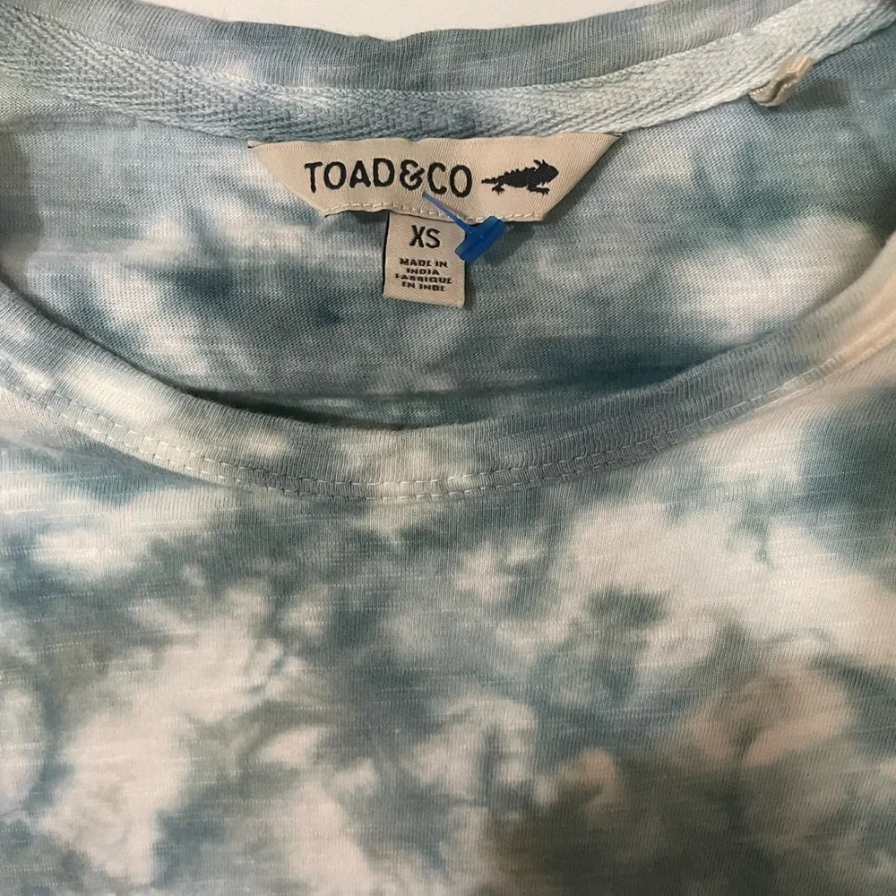 Toad & Co Primo Womens T Shirt Sz XS Blue Tie Dye Pullover Front Pocket Cotton - Picture 2 of 6